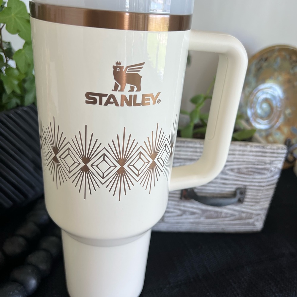 STANLEY DECO COLLECTION QUENCHER H2.0 FLOWSTATE TUMBLER | 40 OZ Cream Gloss